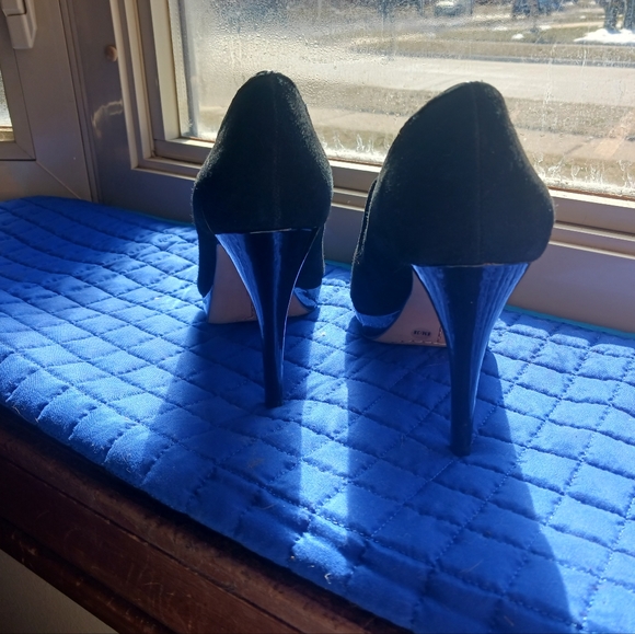 Vince Camuto Velvet heels size 8.5, Brand new - Picture 4 of 9